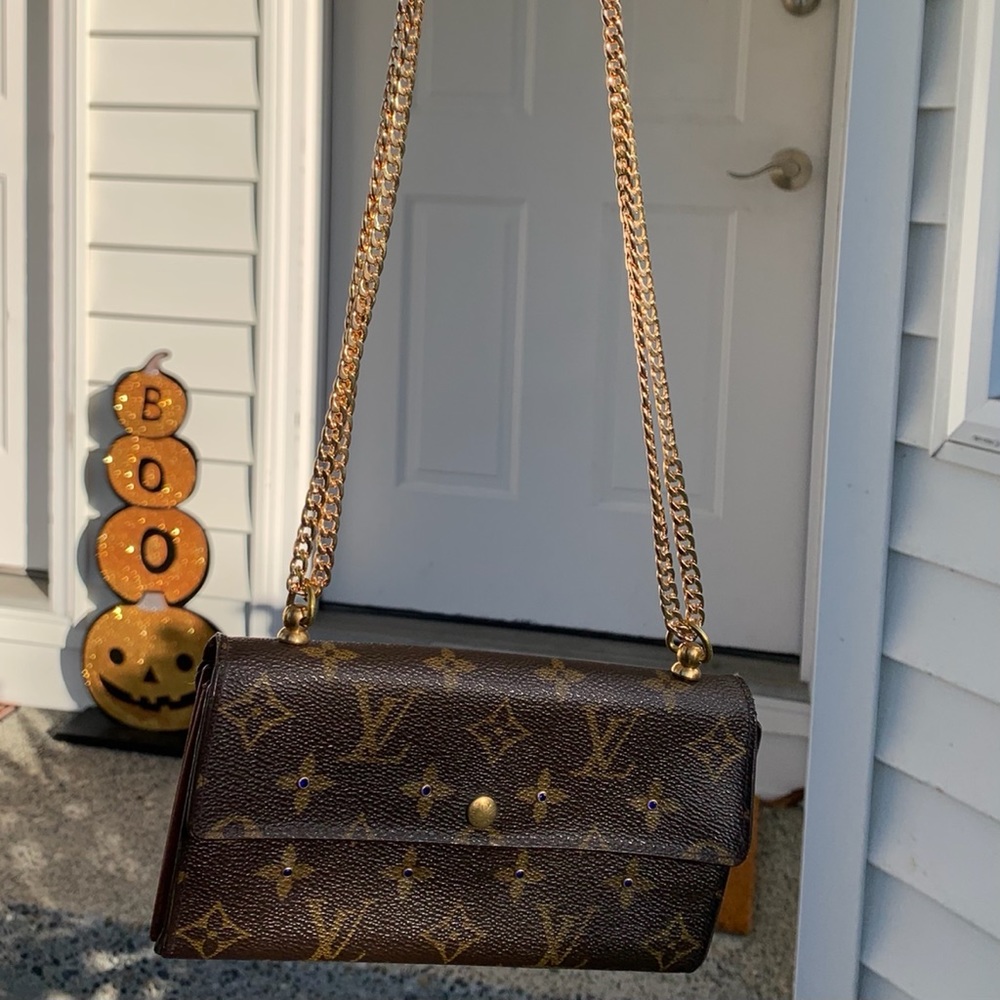 AUTHENTIC LOUIS VUITTON WALLET ON CHAIN 💎